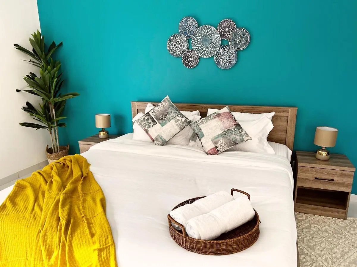 Apartment Newly Renovated Marina & Sea View Family Condo Dubai