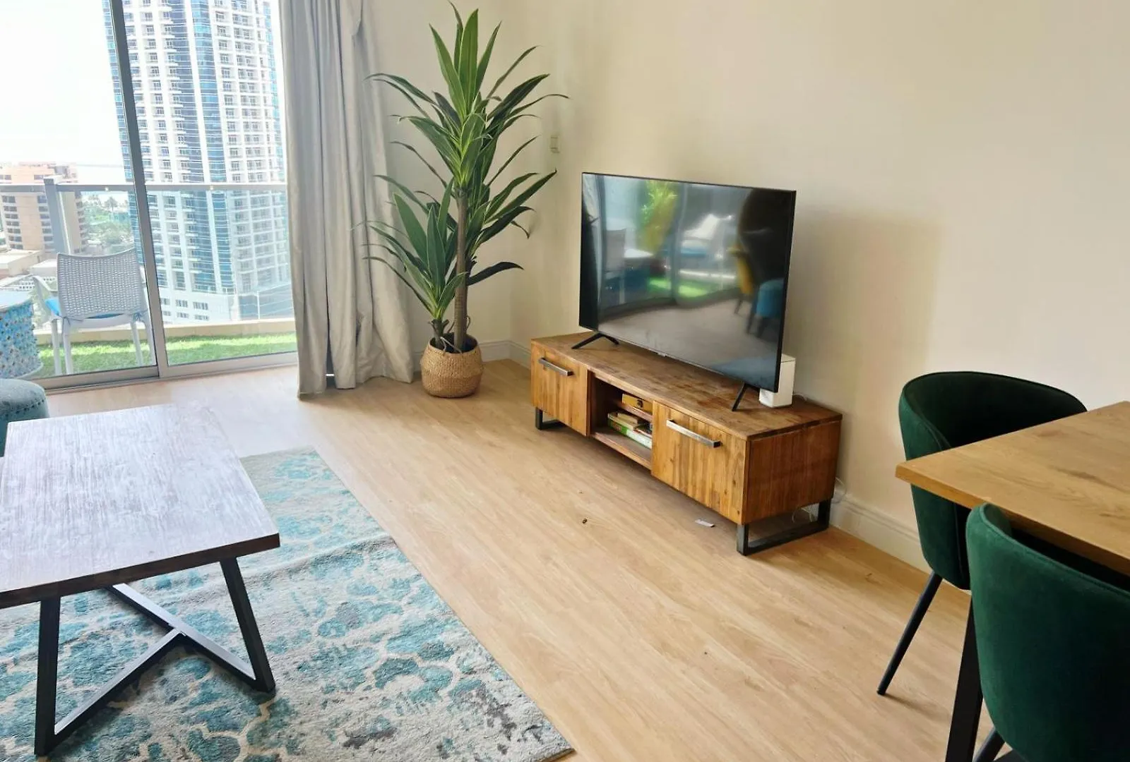 Apartment Newly Renovated Marina & Sea View Family Condo Dubai