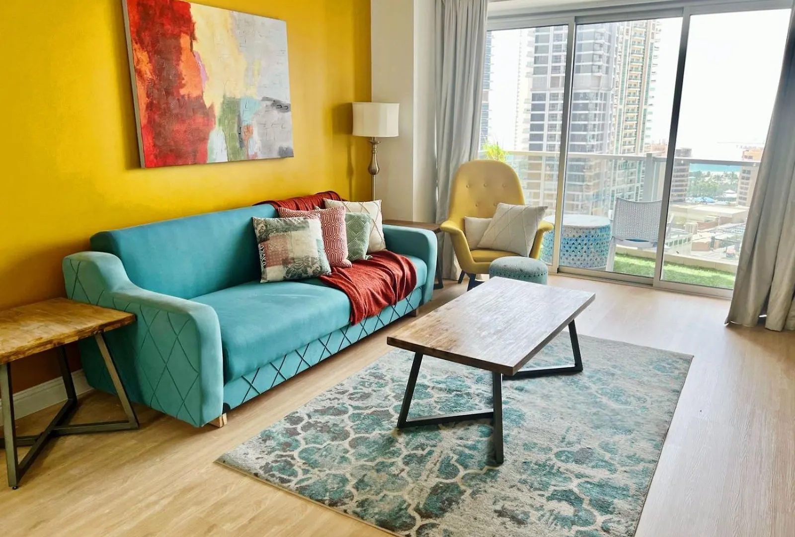 Newly Renovated Marina & Sea View Family Condo location